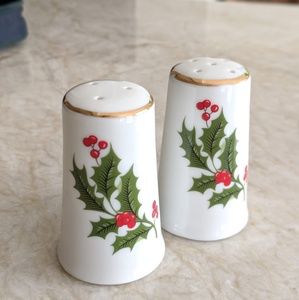 Vintage Caldor Christmas Holiday Salt & Pepper Shakers
